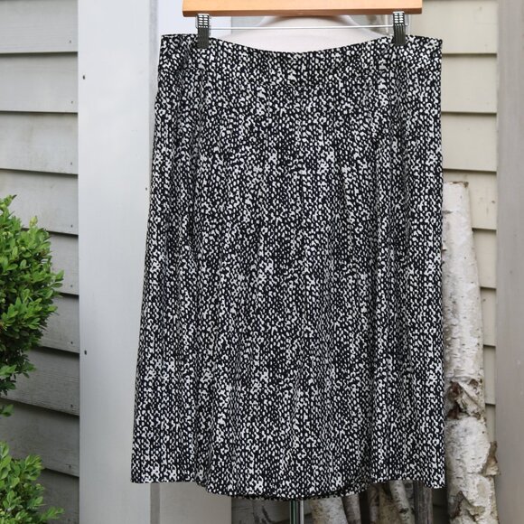 Talbots Black & White Abstract Print Poly Full A-Line Lined Slirt Sz 10 - Picture 1 of 5